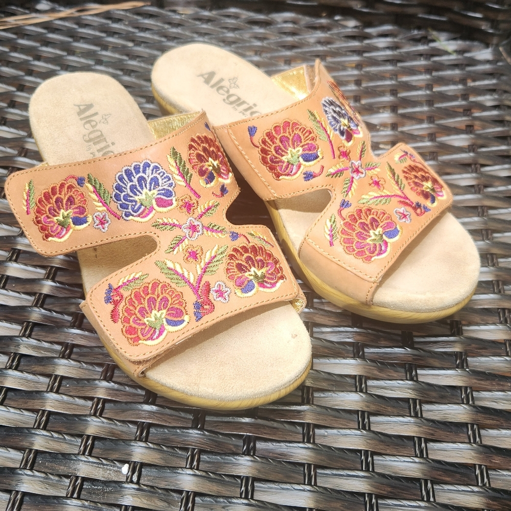 Alegria Floral Lightweight Wood Look Wedge Heel Sandal LIN-647N Size 38 / 8-8.5